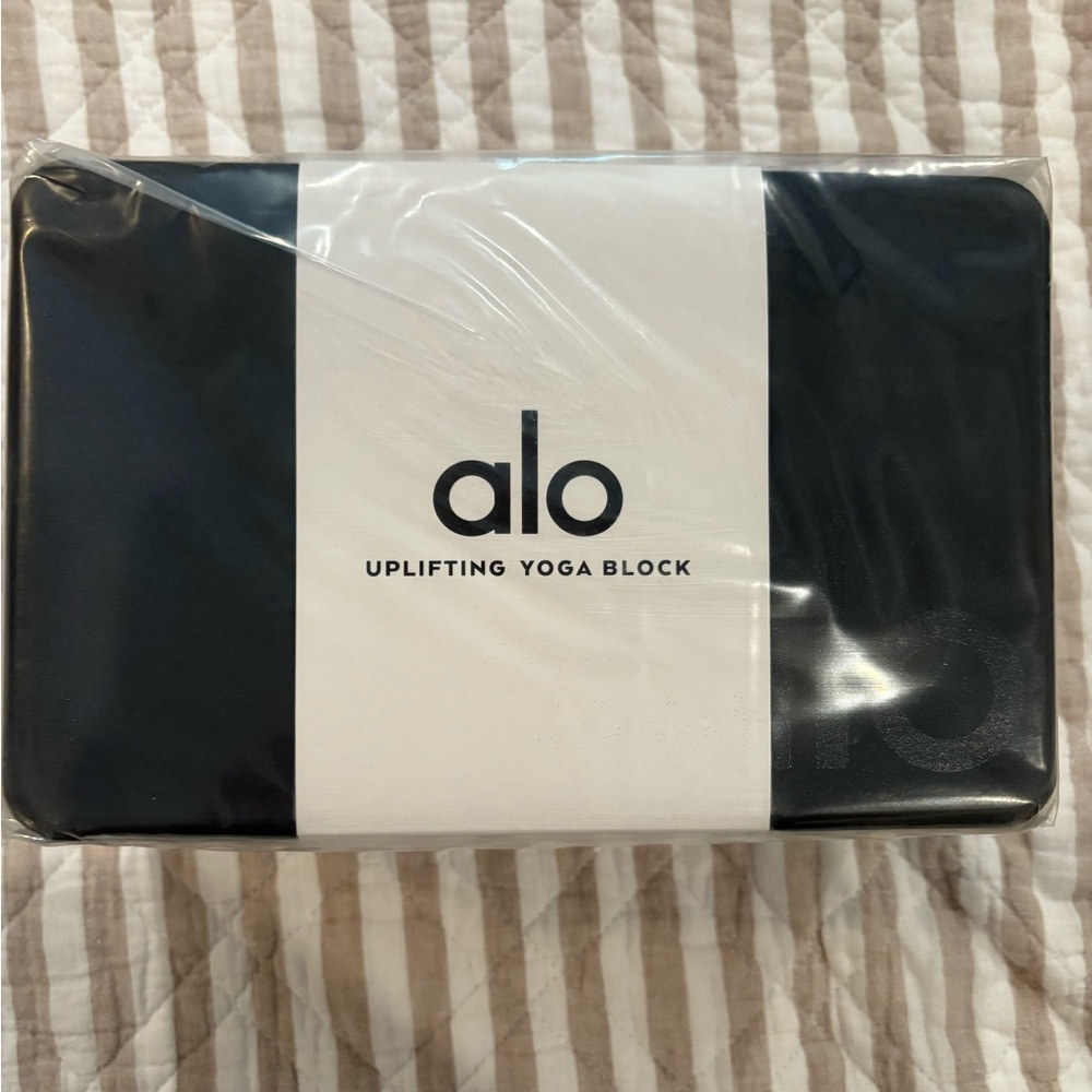 Alo uplifting yoga block